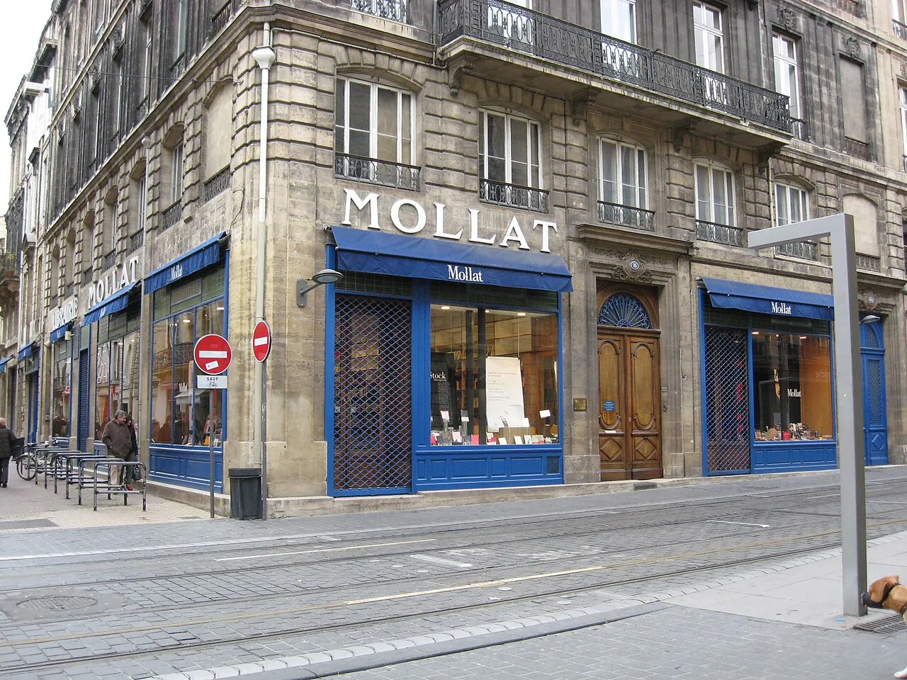 Façade de Mollat à l’angle des rues Vital-Carles et Porte-Dijaux