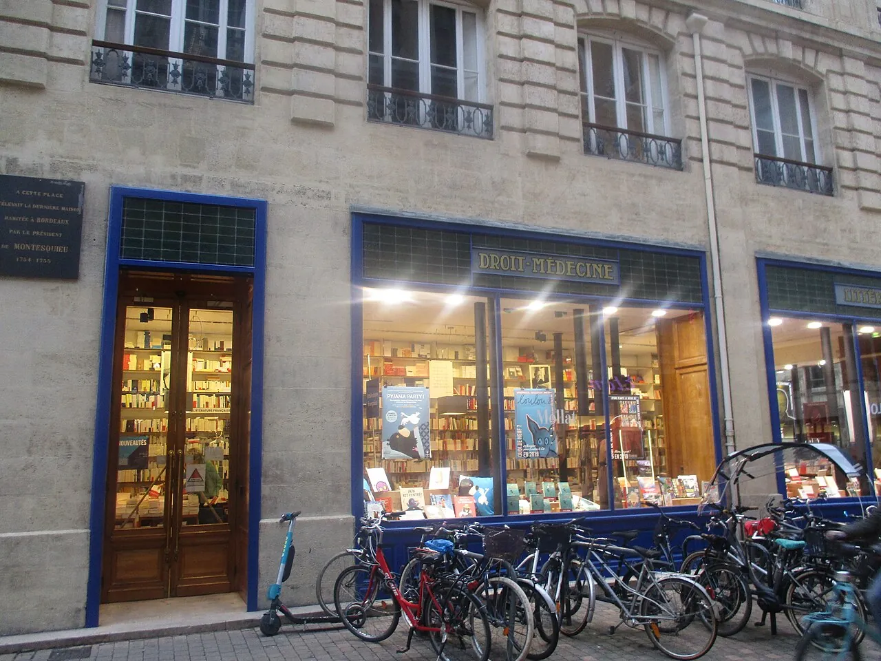 Vitrines de la librairie Mollat à Bordeaux