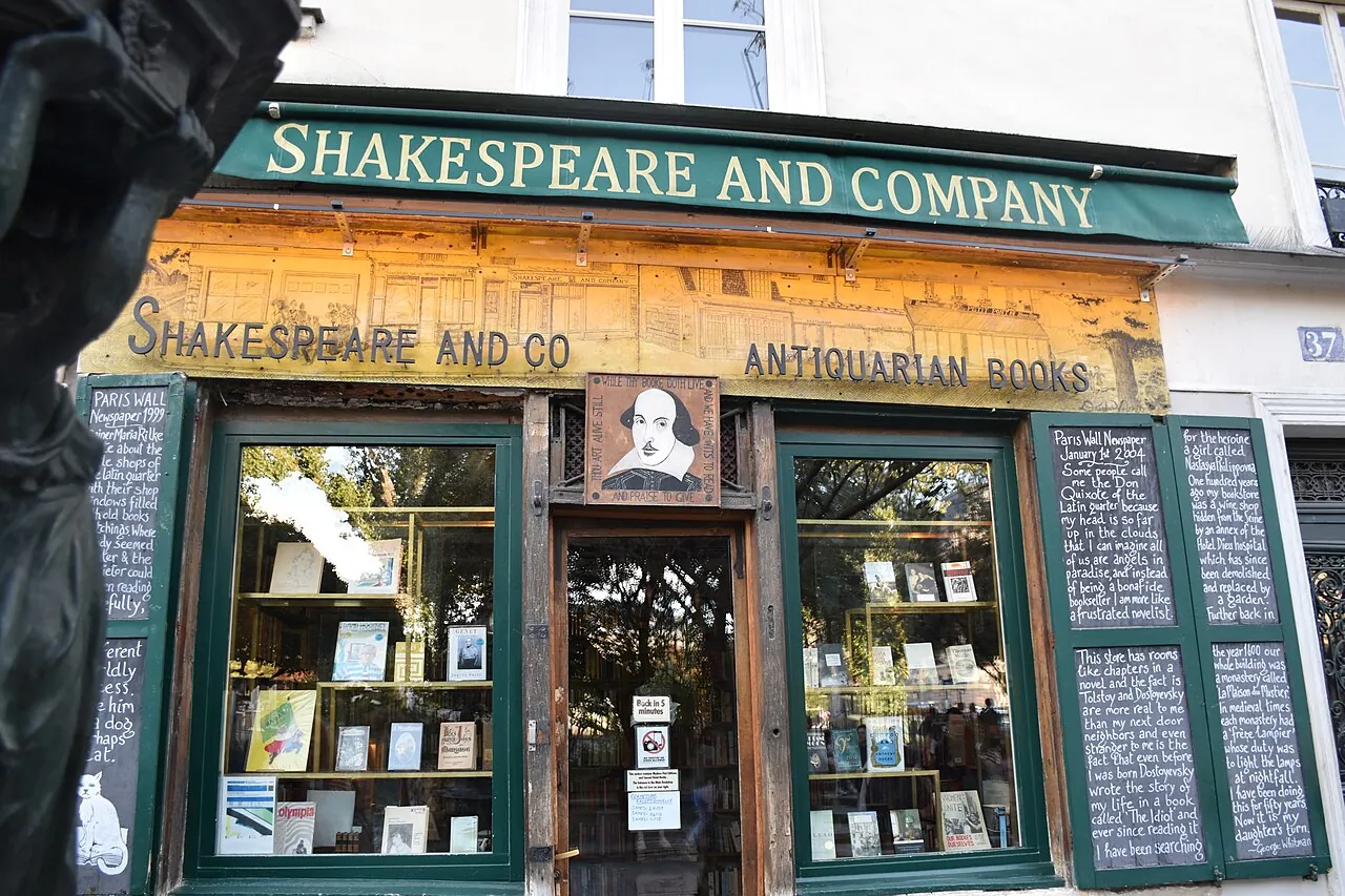 Façade de Shakespeare and Company à Paris